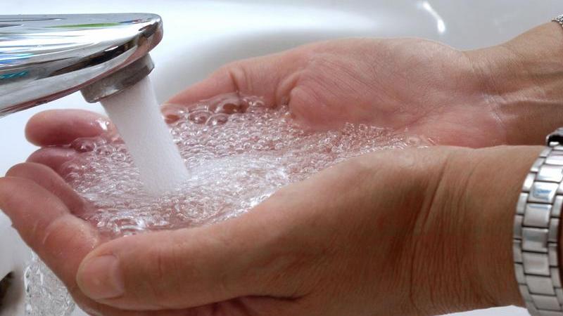 Ausreichende Handhygiene ist derzeit besonders wichtig, aber das viele Waschen kann für die Haut zur Belastung werden.