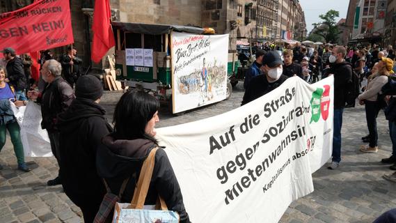 "Keinen Cent mehr für Bier, Brot und Öl": Autonome prangern in Nürnberg explodierende Preise an