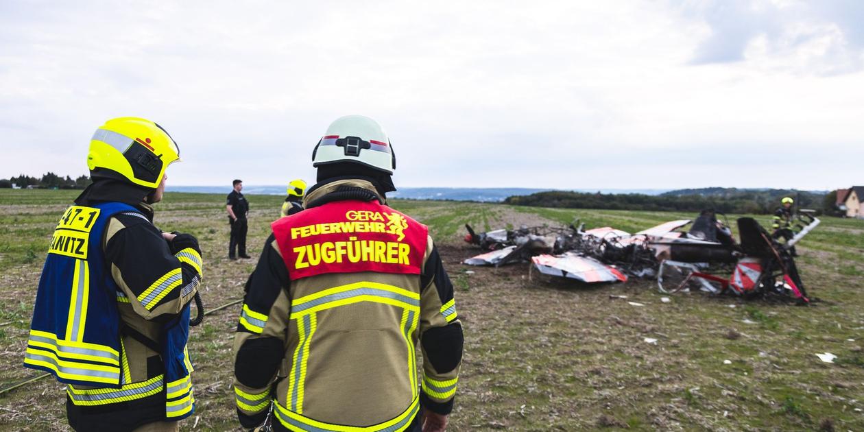 Flugzeuge verkeilen sich in der Luft und stürzen ab beide Piloten sterben nn.de Flugzeuge verkeilen sich in der Luft und stürzen ab beide Piloten sterben nn.de