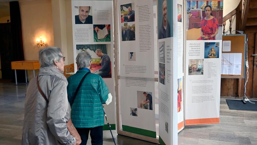 Ausstellung "Religramme - Gesichter der Religionen" wurde in der Hugenottenkirche gezeigt.