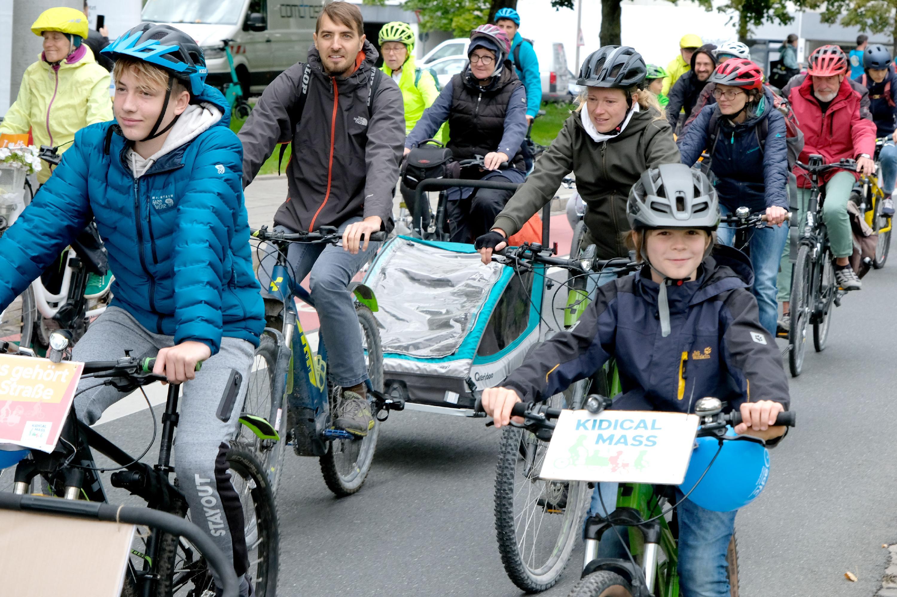 Laut ADFC waren rund 350 Teilnehmer bei der "Kidical Mass" mit von der Partie.
