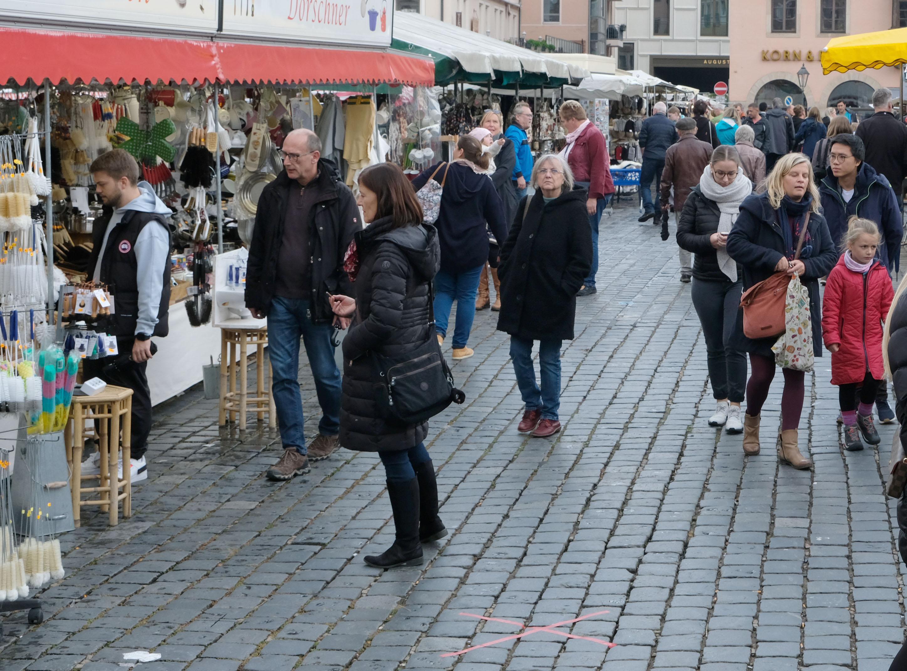 Doch des Regens und der aktuellen Inflation war die Innenstadt gut besucht. 