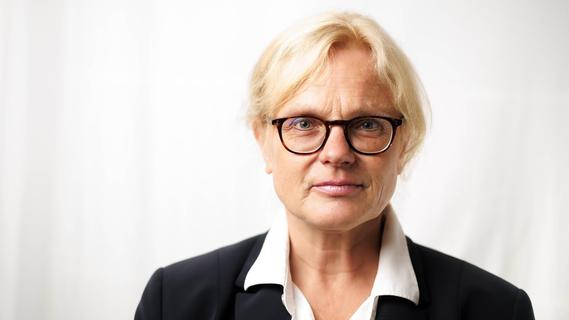 Schriftstellerin Karen Duve hat sich Kaiserin Sisi angenommen und plant Neues. Schriftstellerin Karen Duve hat sich Kaiserin Sisi angenommen und plant Neues.