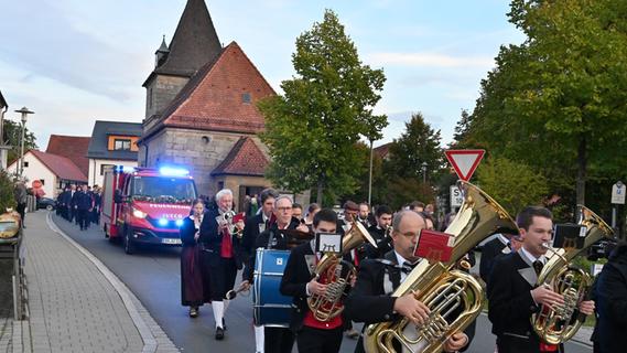 Mit Einweihung eines neuen Fahrzeuges: Feuerwehr Adlitz feierte Jubiläum