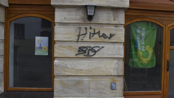 Hitler-Schriftzug am Grünen-Büro: Polizei ermittelt Tatverdächtige