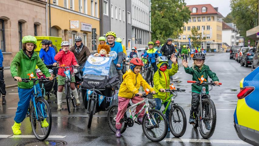 Rad-Demo durch Fürth: Die Kidical Mass trotzte dem Regen