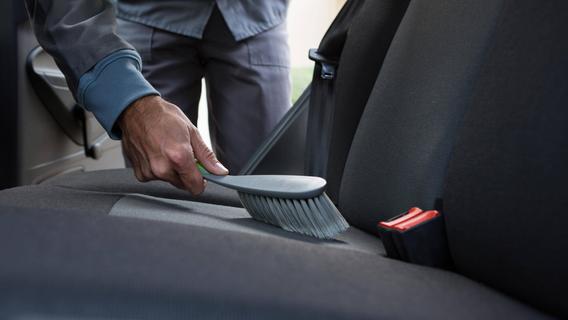 Autositze reinigen: So entfernen Sie Flecken richtig