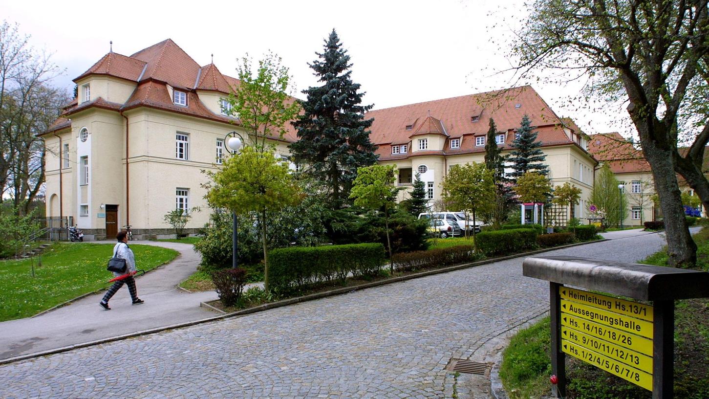 Die Gebäude des Bezirksklinikums Ansbach stammen teilweise noch aus der Gründerzeit des Klinikums. 