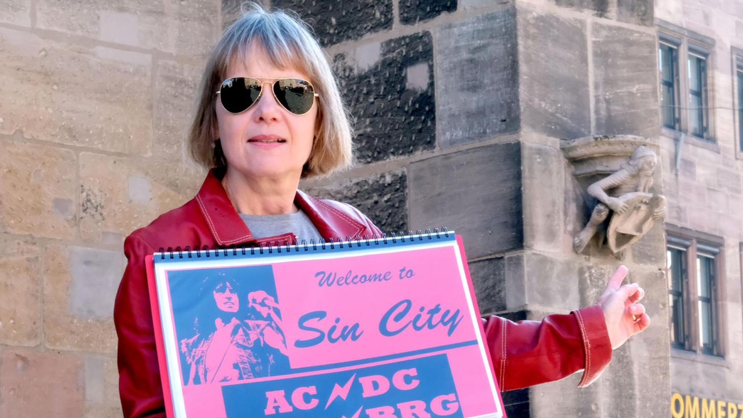 AC/DC-Bezüge lassen sich auch an der Lorenzkirche finden, ist Stadtführerin Susanne Rieger überzeugt. Unter dem "Wilden Mann" ist eine Glocke zu sehen, bei der Fans sofort an die Höllenglocke denken, die Sänger Brian Johnson stets beim Klassiker "Hells Bells" läutet. 
