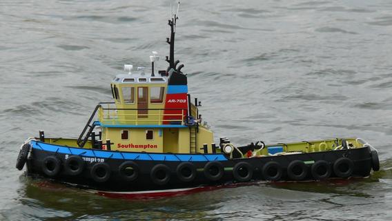 Mörsach: Modellboote kreuzen auf dem Altmühl-Zuleiter