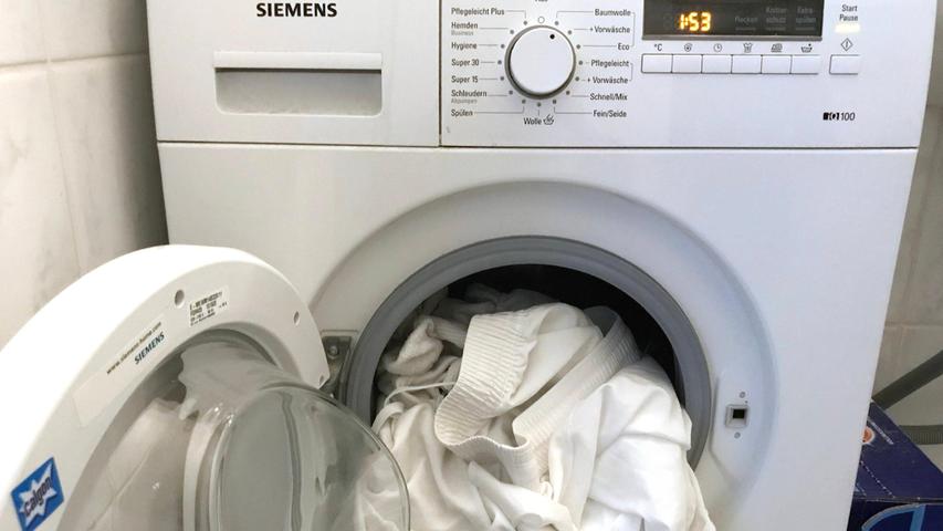 Mythos 1 - Wäsche muss heiß gewaschen werden: Pauschal ist diese Aussage falsch. Hier erfahren Sie, wie Sie energieeffizient Ihre Wäsche waschen können.  