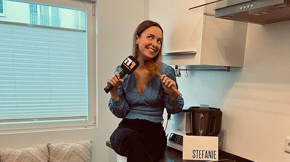 "Perfektes Dinner": N1-Moderatorin Steffi tauscht Mikro gegen Kochlöffel
