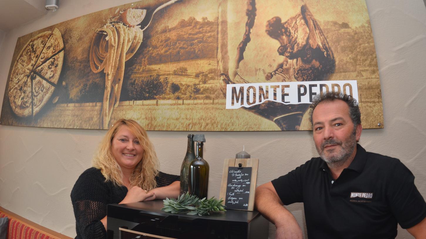 Freuen sich auf ihre ersten Gäste im „Monte Pedro“: Tanja Siemund-Özcan und Erdal Özcan.