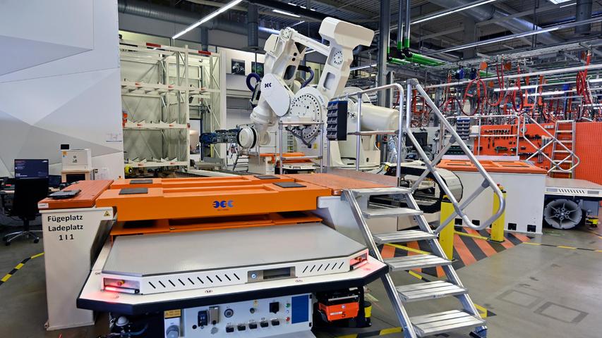 Die Produktion in Erlangen ist hoch automatisiert und digitalisiert.