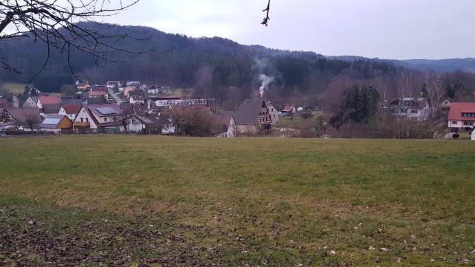 Auf diesem Hanggrundstück in Aspertshofen entsteht ein neues Baugebiet. Auf diesem Hanggrundstück in Aspertshofen entsteht ein neues Baugebiet.