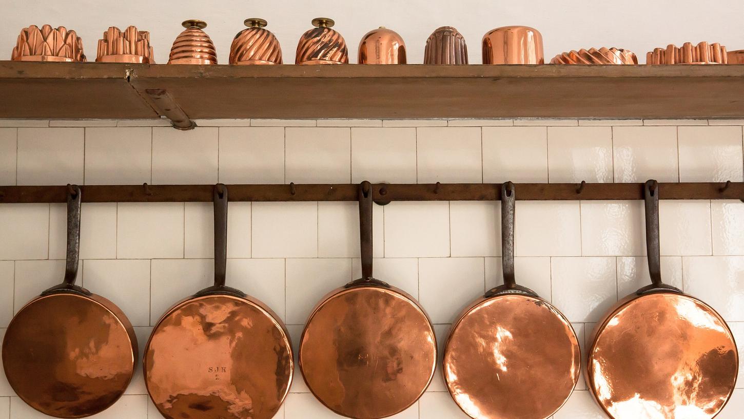 So sehen Küchengeräte aus Kupfer aus.
