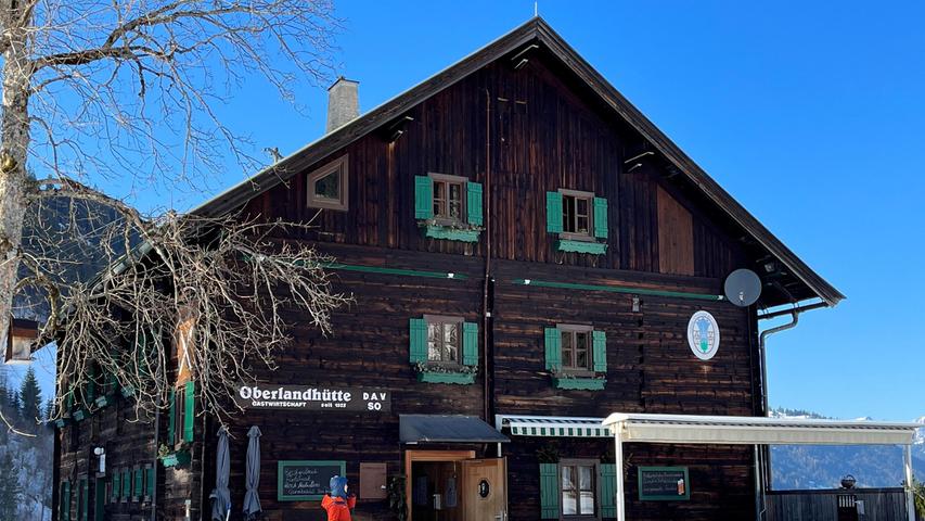 Unser heutiges Quartier: Die Oberlandhütte in Aschau, einem Ortsteil von Kirchberg in Tirol, ist eine der Übernachtungsstationen auf der KAT-Skitour. 