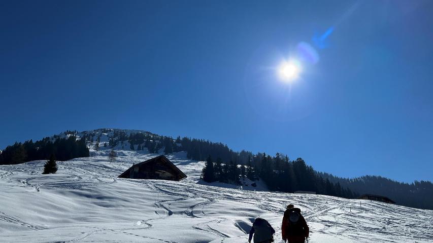 Schöner geht es kaum: Sonne, Schnee und ein sanfter Aufstieg auf Skiern. Die spannende Reisereportage zu dieser Bildergalerie lesen Sie unter www.nn.de/leben/reisen
