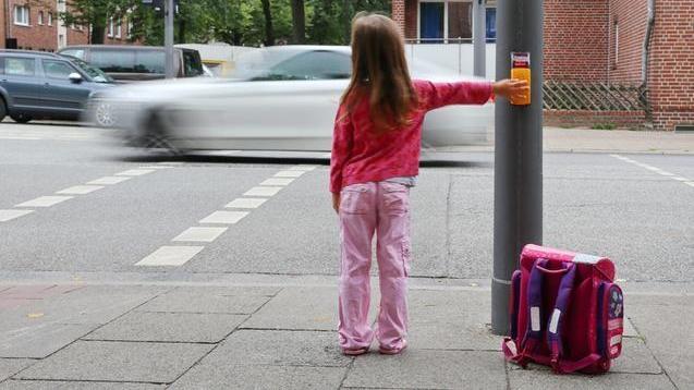 War es derselbe Mann? Erneut bietet ein Unbekannter einer Schülerin die Mitfahrt an War es derselbe Mann? Erneut bietet ein Unbekannter einer Schülerin die Mitfahrt an