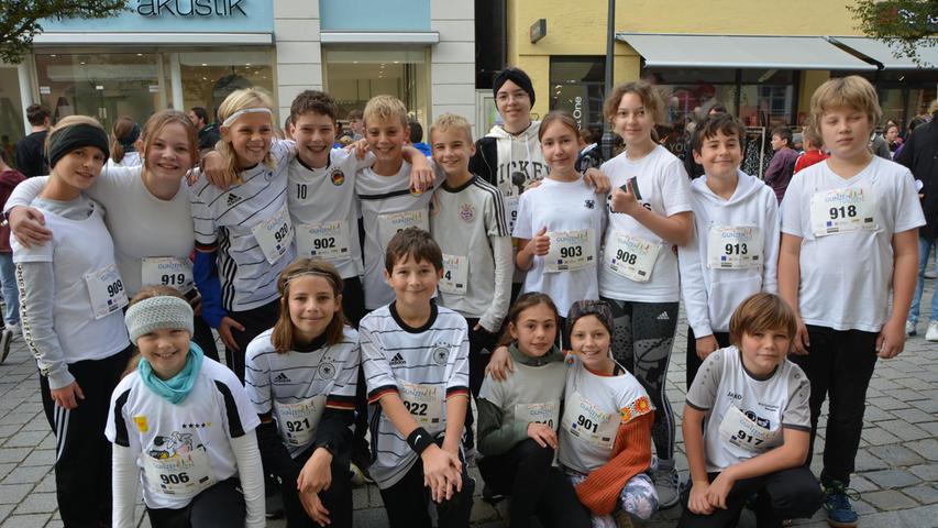  Die Klasse 6d des Simon-Marius-Gymnasiums lief auch mit beim Spendenlauf.