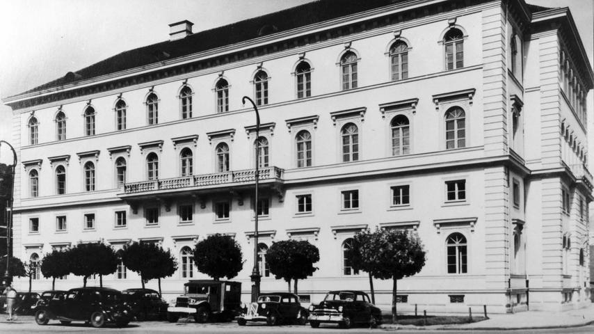 Nach dem 2. Weltkrieg waren die Produktionsstätten in Berlin weitgehend zerstört. Die neue Firmenzentrale wird in München am Wittelsbacher Platz angesiedelt.