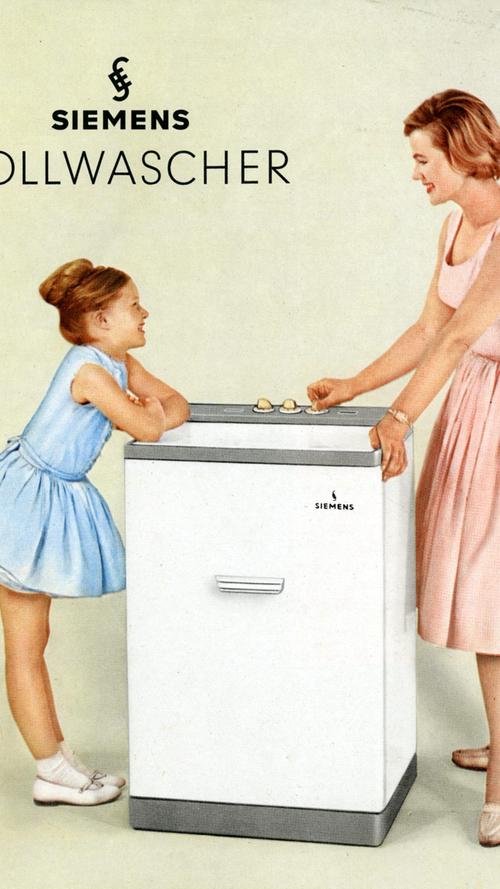 Der Konzern erweitert nach und nach seine Produktpalette: 1957 beschließt Siemens, sämtliche Aktivitäten auf den Geschäftsfeldern Unterhaltungselektronik und Hausgeräte zu bündeln. Es kommt zur Neugründung der Siemens-Electrogeräte AG. Die produziert unter anderem Waschmaschinen, das Werbeplakat stammt aus dem Jahr 1959.