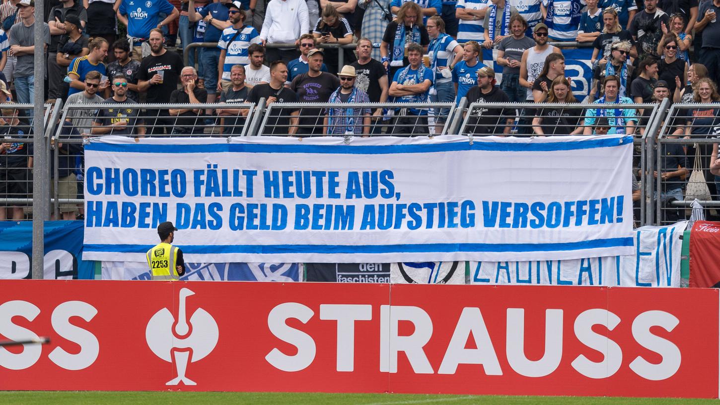 Mit diesem Banner haben es die Fans des viertklassigen Bremer SV in die Auswahl geschafft. 
