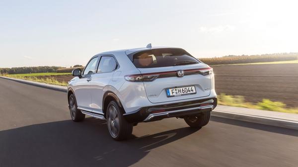 Das Hybridsystem des HR-V e:HEV ist ein spezielles. Der Benziner an Bord ist in den meisten Fahrsituationen "nur" dazu da, einen Generator anzutreiben, der Strom produziert.