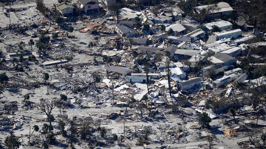 Auf diesem Luftbild sind die Schäden auf Estero Island in Fort Myers Beach zu sehen.
