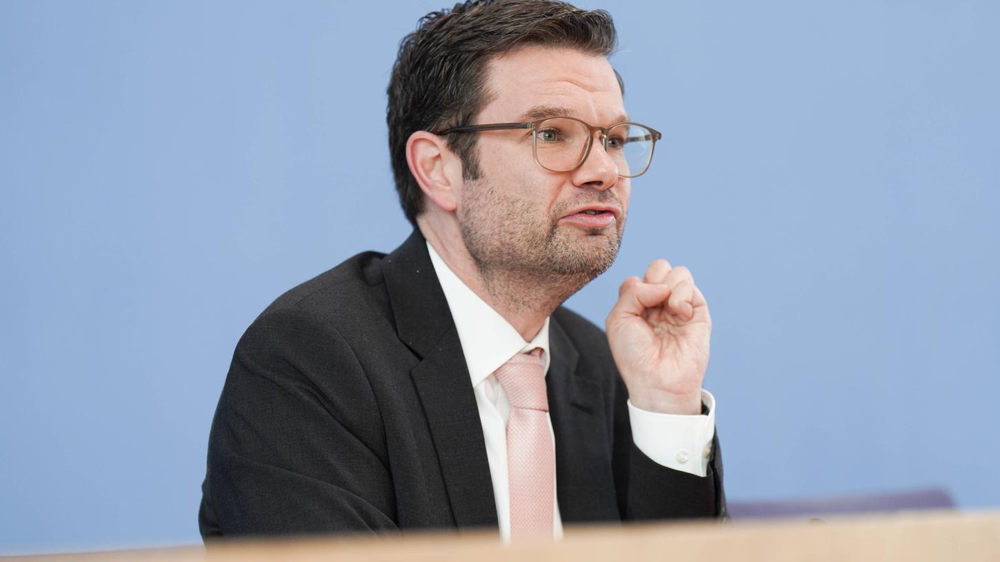 Bundesjustizminister Marco Buschmann empfiehlt den Ländern, sich gegebenenfalls über die Empfehlungen des Robert-Koch-Instituts zu setzten.