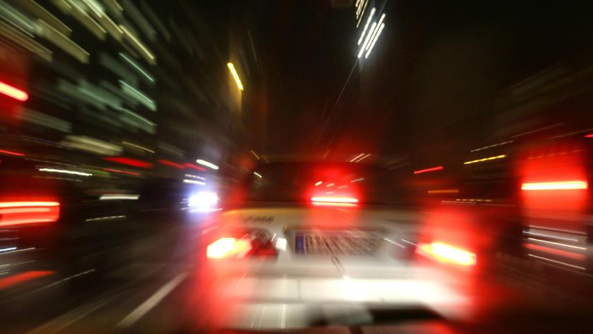 Mehrfach überschlagen: Zwei Schwerverletzte nach Autorennen auf A9 Mehrfach überschlagen: Zwei Schwerverletzte nach Autorennen auf A9