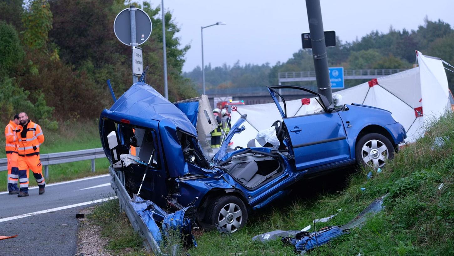 Noch ist unklar, wie es zu dem tödlichen Unfall auf der A9 bei Schnaittach kommen konnte. 
