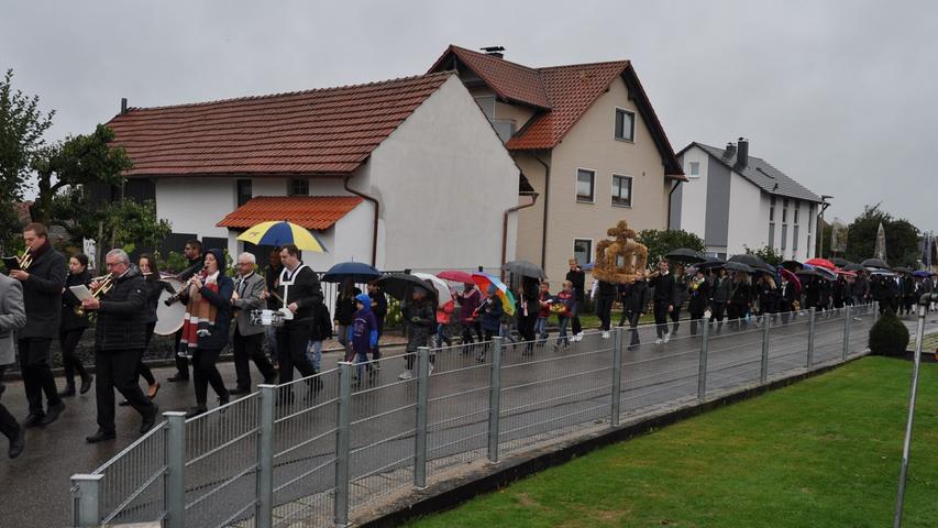Trotz Regen: Die Pavelsbacher feierten Erntedank