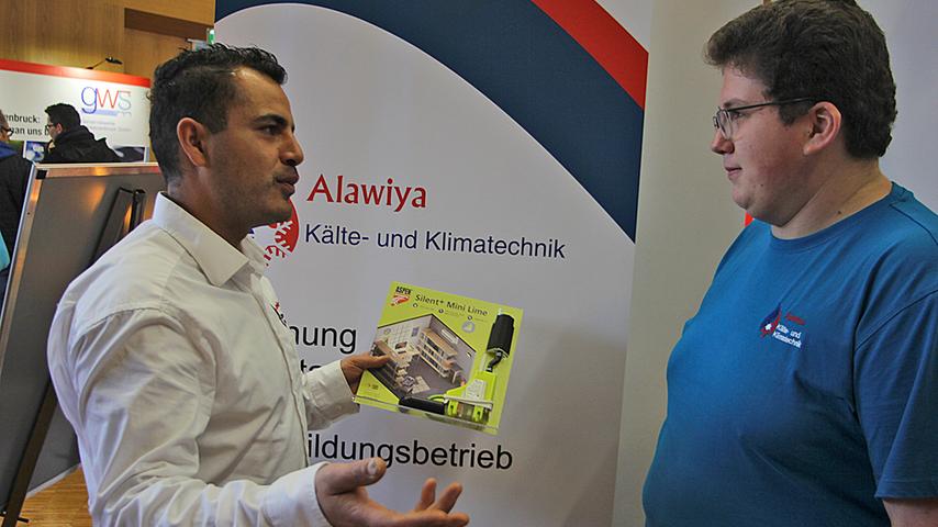 Marco Kern (rechts) lernt in der Kälte- und Klimatechnik-Firma von Ali Alawiya (links). Marco Kern (rechts) lernt in der Kälte- und Klimatechnik-Firma von Ali Alawiya (links).