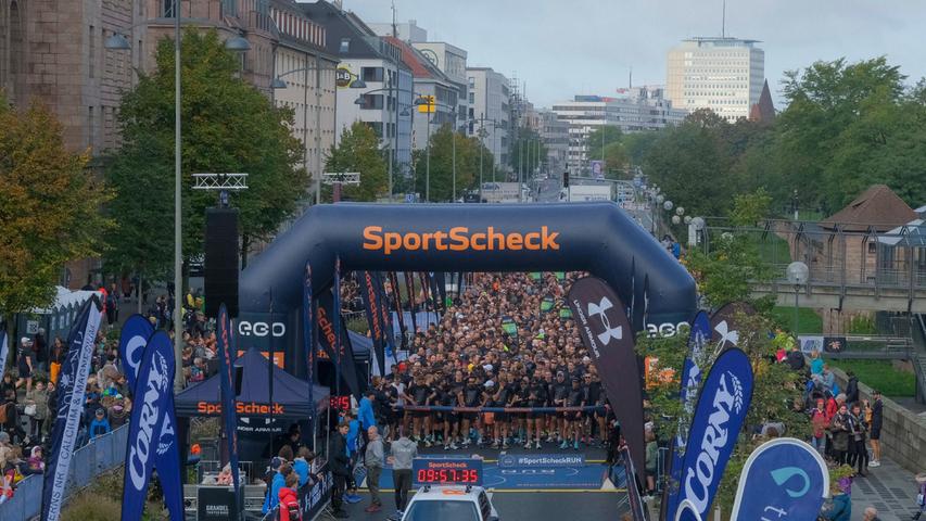 Der Nürnberger Stadtlauf ist bei sportlichen Erwachsenen besonders beliebt: Hier kann man einen Halbmarathon laufen - also knapp 21,1 Kilometer.
