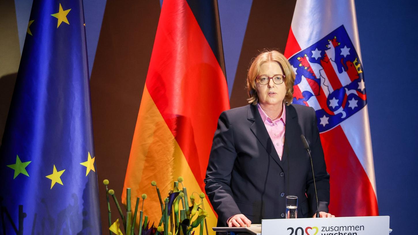 Bundestagspräsidentin Bärbel Bas spricht zum Festakt anlässlich der Einheitsfeierlichkeiten in Erfurt.