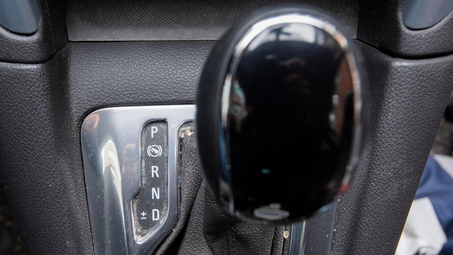 Autofahrer in Deutschland sind immer öfter in einem Wagen mit Automatikgetriebe unterwegs.