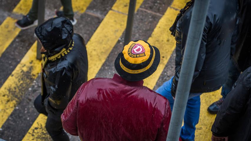 Drittligaspiel in Bayreuth: Dynamo Dresden-Randalierer nehmen Zug auseinander