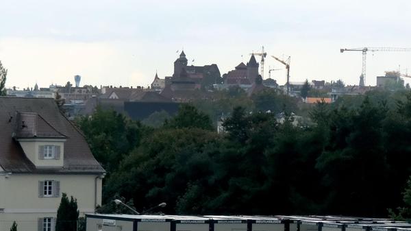 Der Ausblick von diesem Balkon ist wundervoll: Man kann die Kaiserburg sehen!