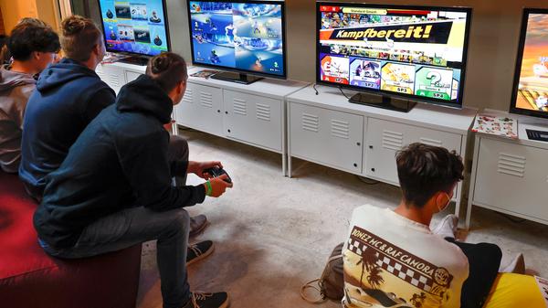 Dasselbe Problem gibt es oft bei Spielkonsolen, aber auch beispielsweise Mikrowellen, Herden, Kaffeemaschinen und Radios.