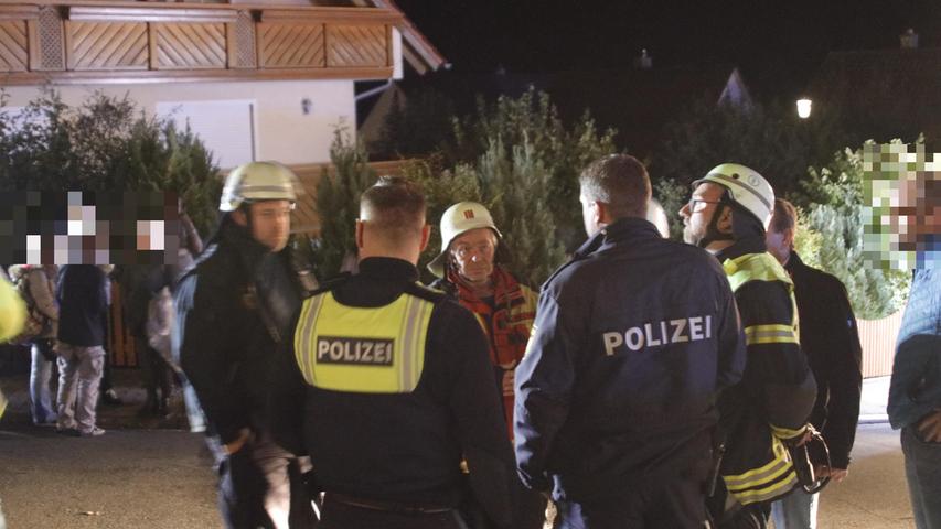 Das Feuer brach gegen 20.40 Uhr am Dienstagabend in der Küche der Asylbewerber-Unterkunft in der Hans-Sachs-Straßein Dietenhofen aus, davon geht das Polizeipräsidium Mittelfranken aktuell aus.