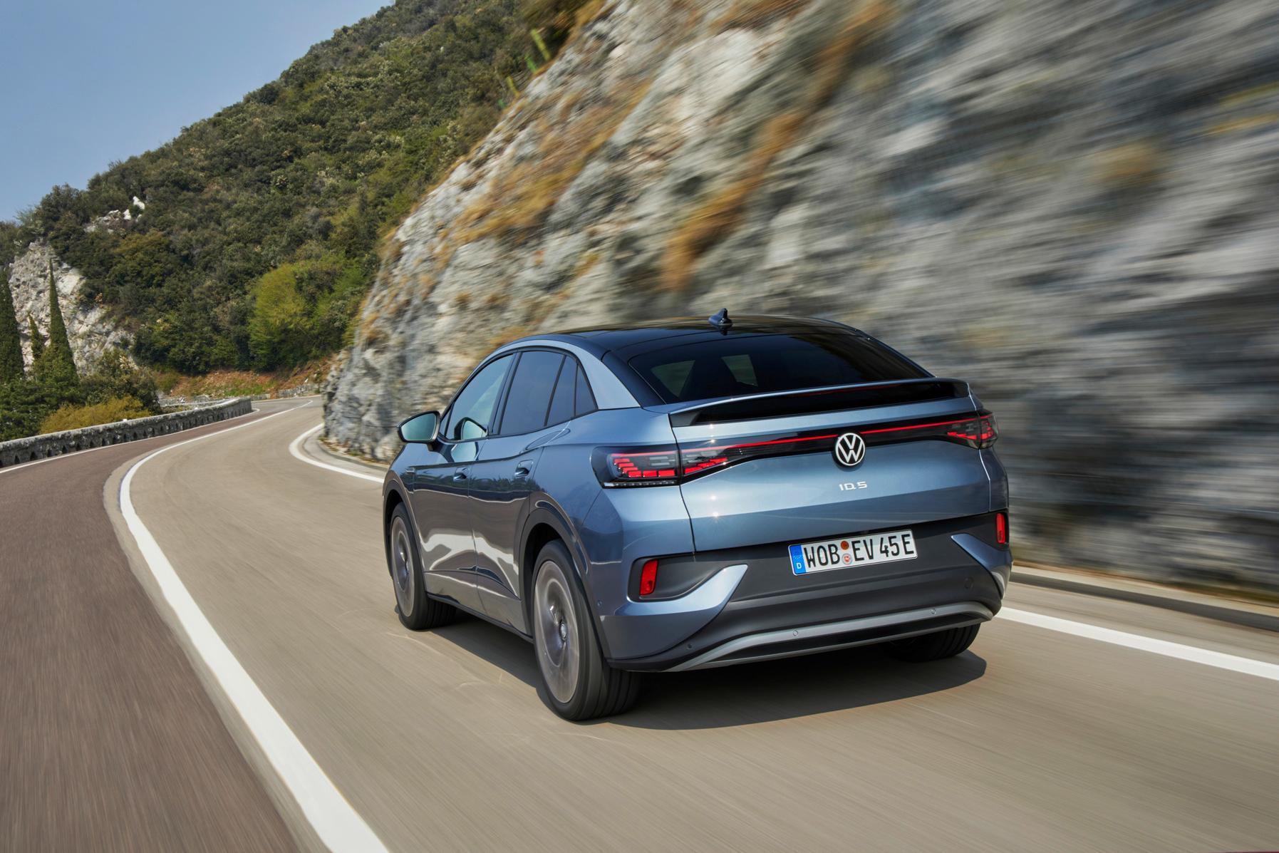 Die mittlere Ausbaustufe Pro Performance treibt ein 150 kW/204 PS starker Elektromotor an, der ein Drehmoment von 310 Newtonmetern produziert. Die Antriebskräfte wirken auf die Hinterräder.