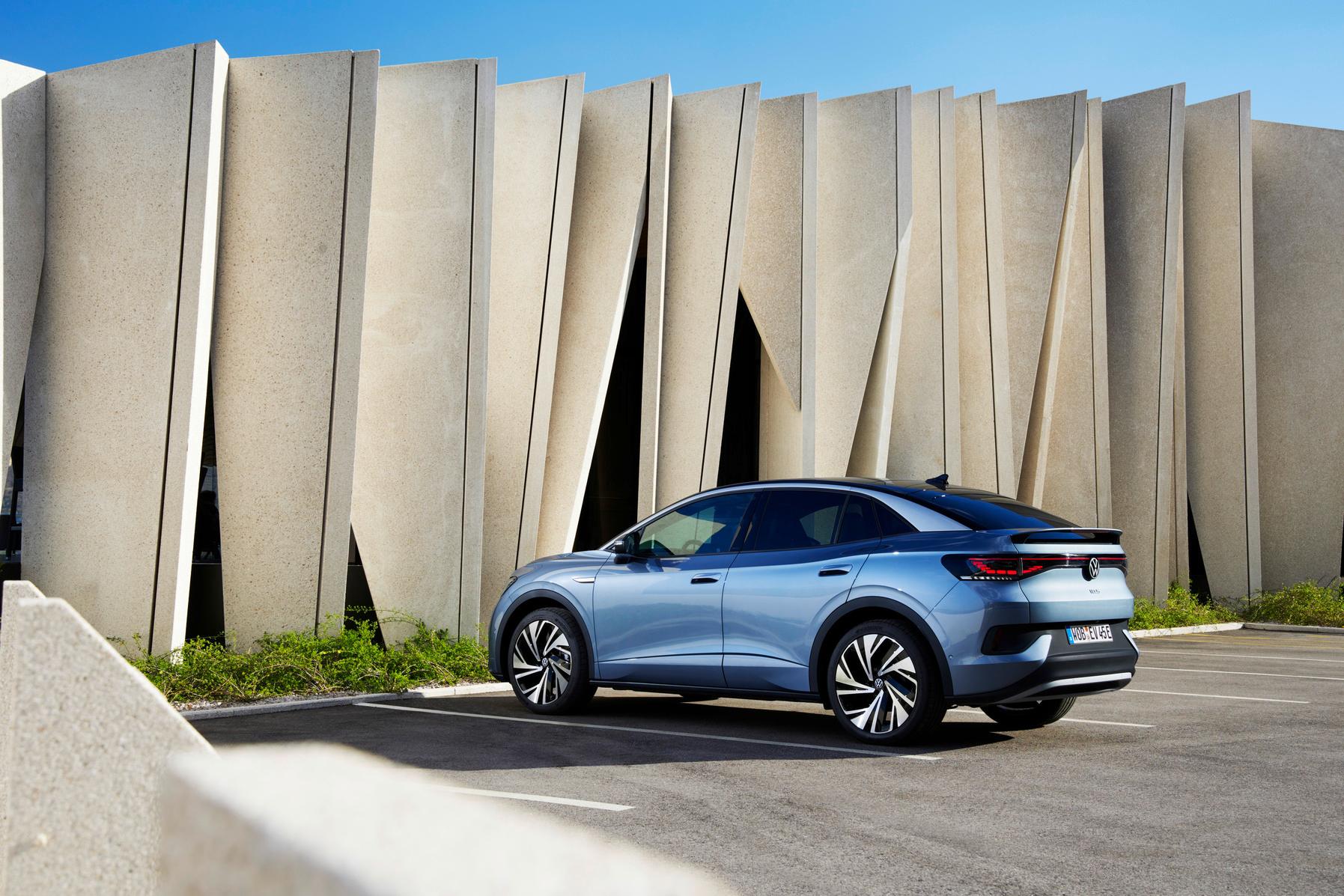 Als "kundennahe Reichweite" nennt VW 520 Kilometer. In der Praxis ergeben sich Distanzen um die 370 Kilometer.