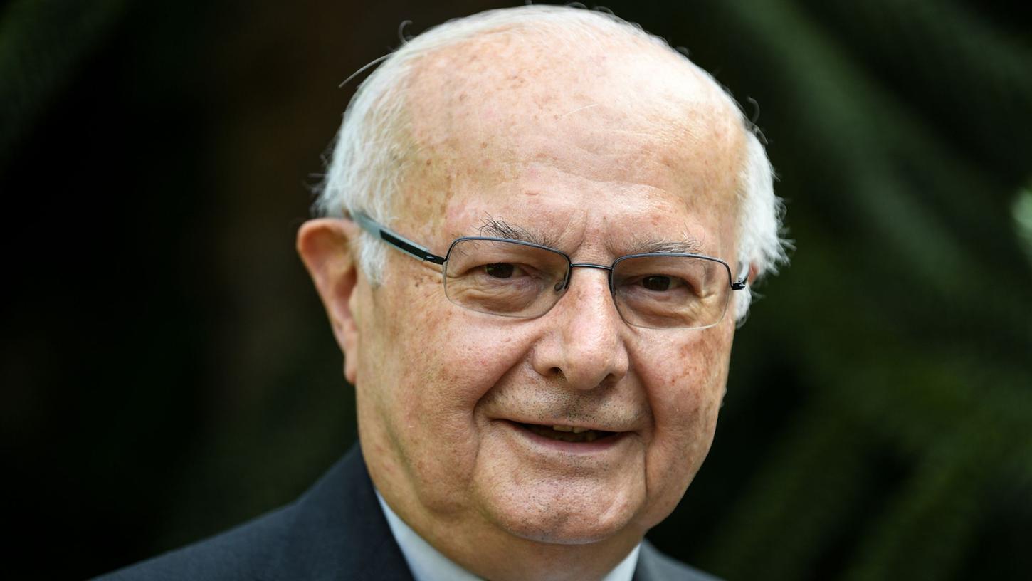 Robert Zollitsch war bis 2014 Vorsitzender der Deutschen Bischofskonferenz. Robert Zollitsch war bis 2014 Vorsitzender der Deutschen Bischofskonferenz.