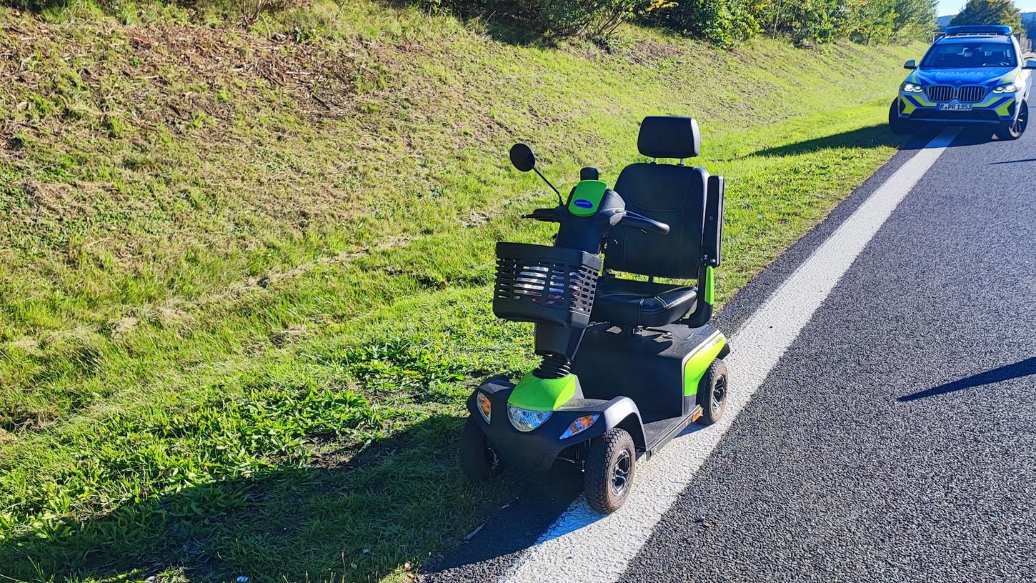 Am Dienstag war eine Rentnerin mit ihrem Krankenfahrstuhl auf der A93 unterwegs.