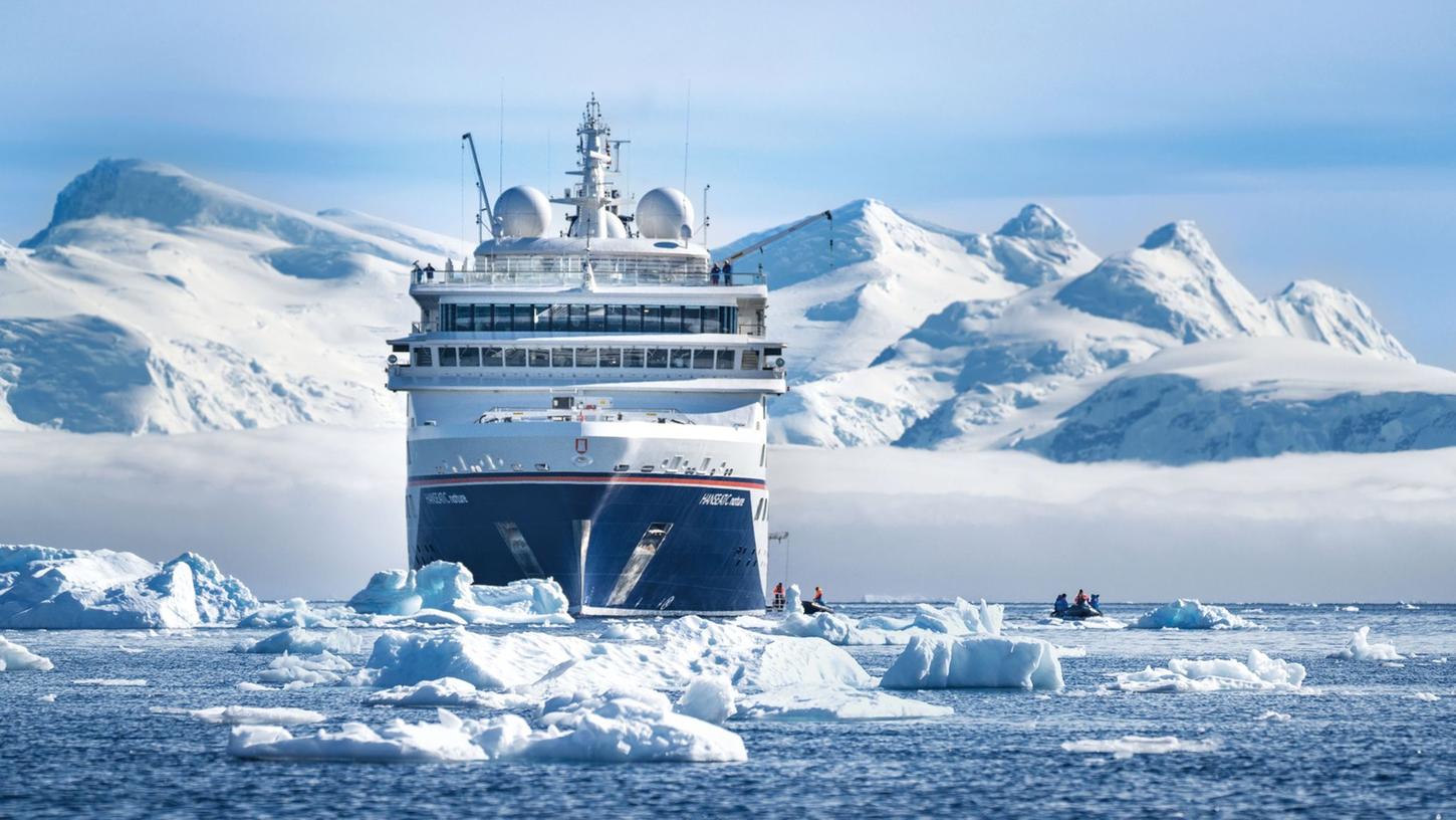 Die "Hanseatic nature" von Hapag-Lloyd Cruises bekommt in diesem Winter in der Antarktis von gleich zwei Schwesterschiffen Gesellschaft.