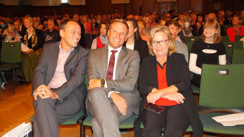 Jenas Bürgermeister Christian Gerlitz (l.), Erlangens Bürgermeister Jörg Volleth (m.) und Landtagsabgeordnete Alexandra Hiersemann (r.).
