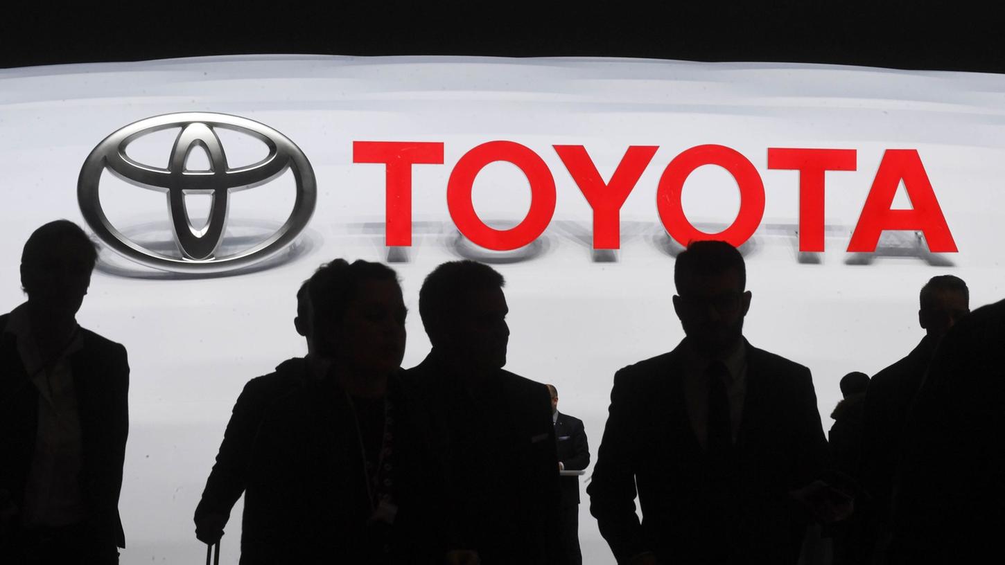 Bei einem Angriff auf den Autokonzern Toyota haben Hacker vermutlich Daten von 300.000 Kunden in ihren Besitz gebracht.