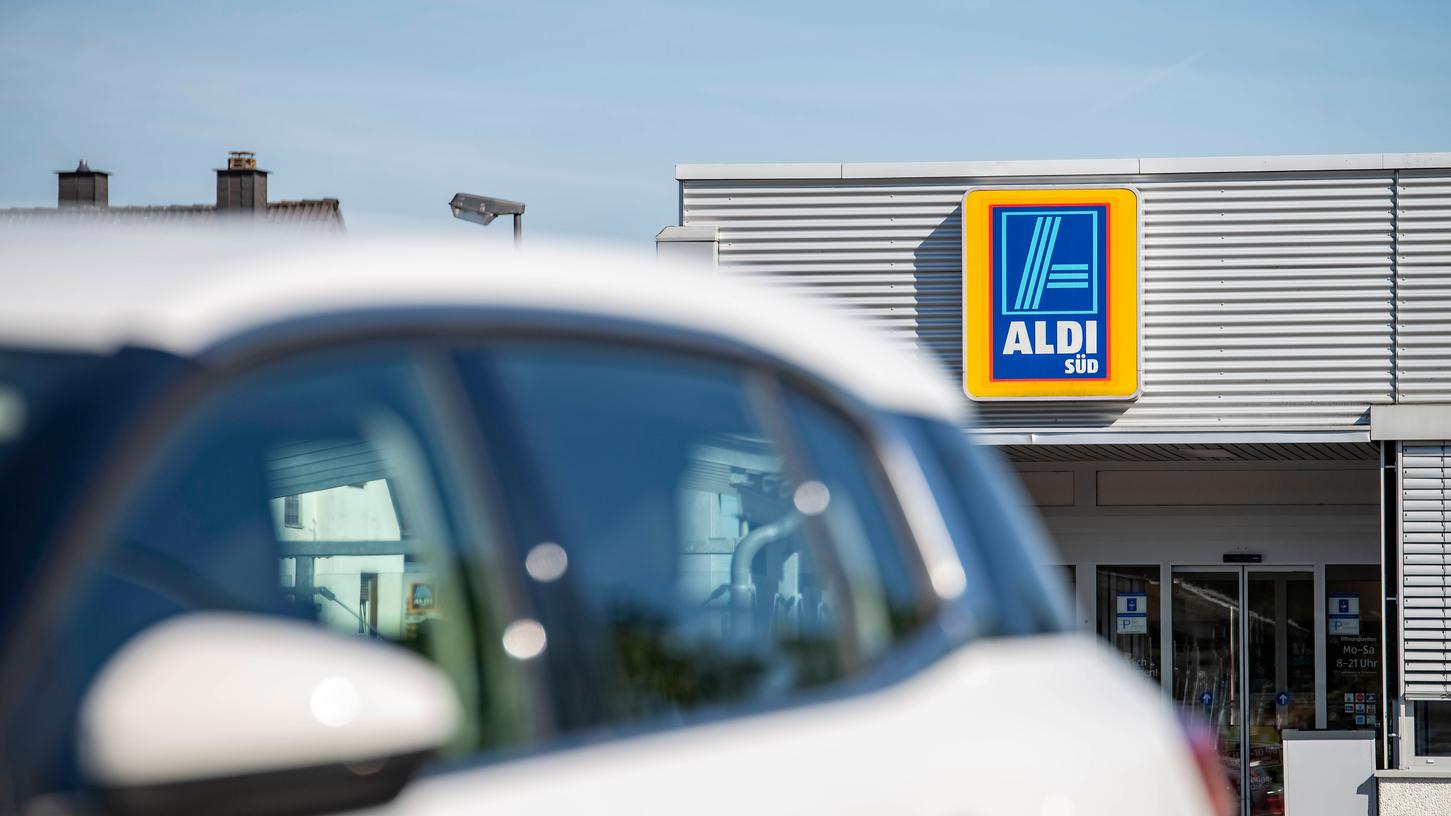 Weil sie die maximale Parkdauer überschritt, soll eine langjährige Aldi-Kundin in Nürnberg nun Strafe zahlen.