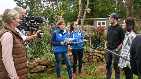 ROT-BR-Dreh-im-vogelfreundlichen-Garten